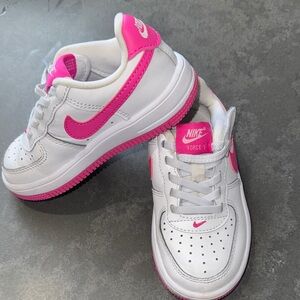 Nike Kids Sneakers in White and Pink